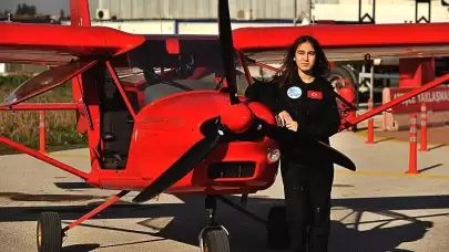 16-Year-Old Female Pilot Makes History with Solo Flight on Türkiye's Foundation Anniversary