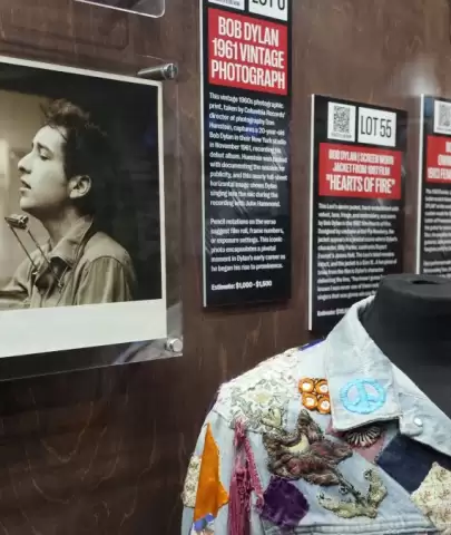 Bob Dylan's "Mr. Tambourine Man" Draft Lyrics Sell for Over Half a Million Dollars